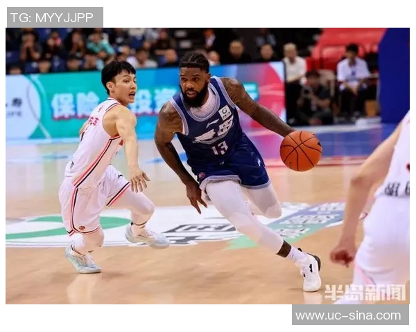 空间型中锋沃尔夫表现出色27号秀8投5中三分球4投3中贡献13分4篮板4助攻